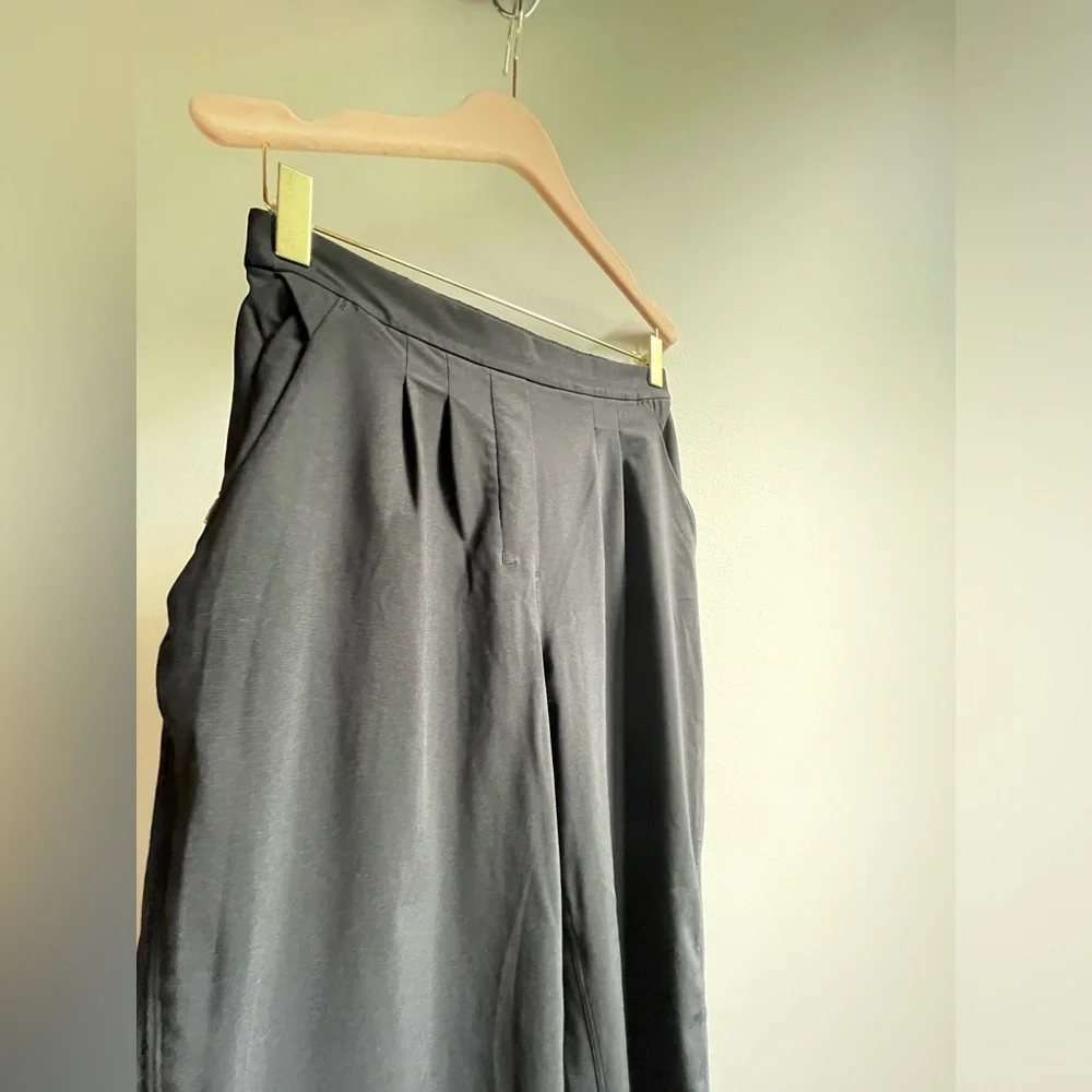 Lululemon Essential High Rise Trouser Black Size 6